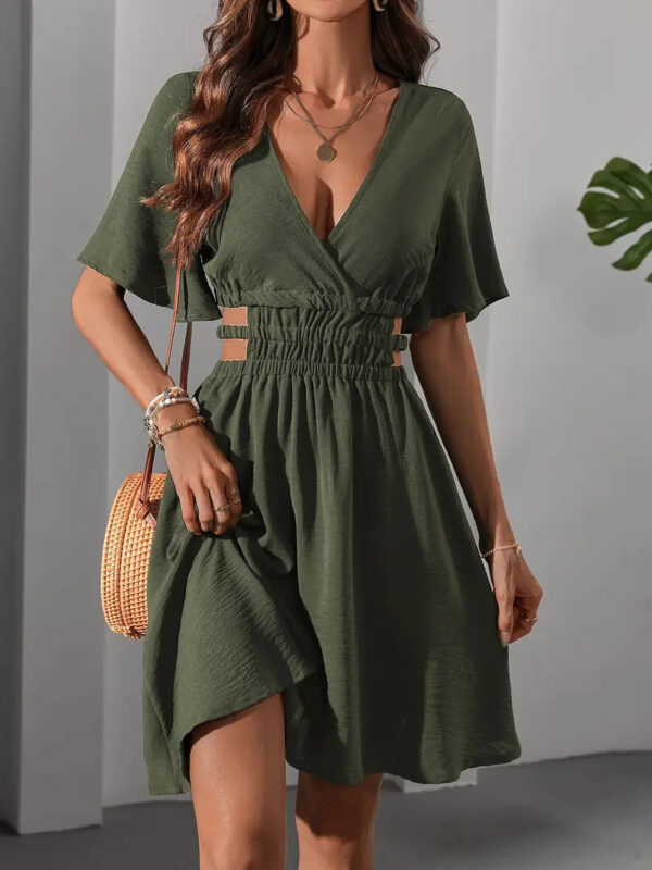 Loretta - Robe à manches papillon et découpe à la taille – Image 2
