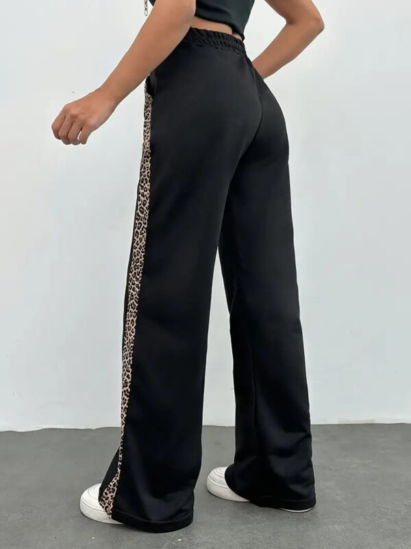 Dovie - Pantalon droit élégant avec bandes latérales à imprimé léopard – Image 3