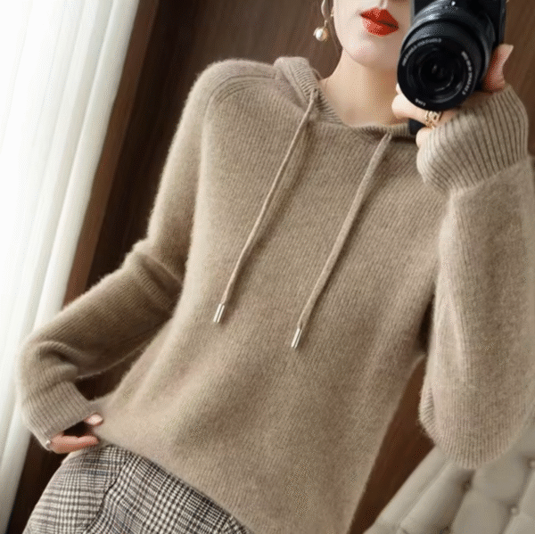 Cenna – Sweat à capuche en cachemire tricoté – Image 3