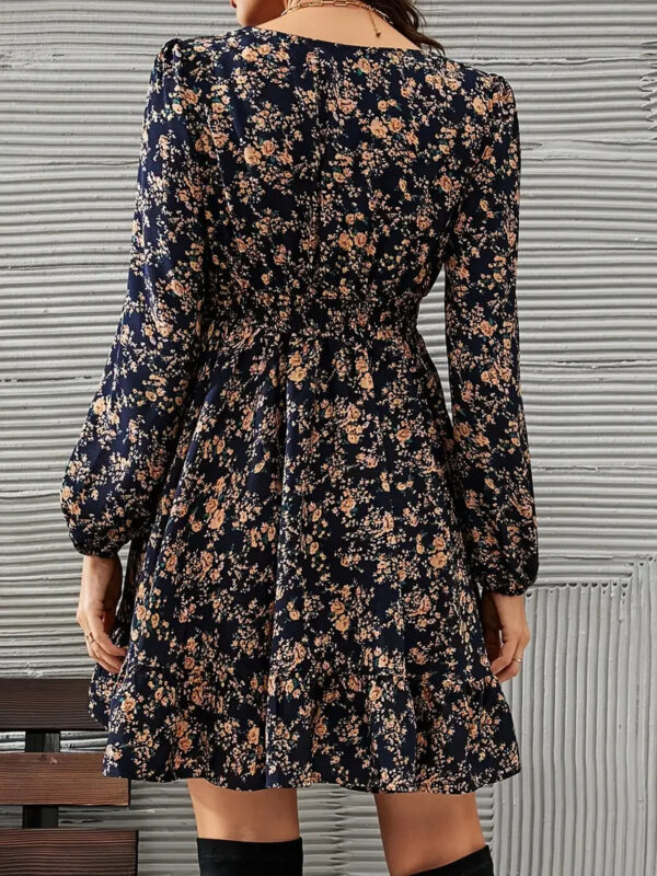 Carol - Robe à col en V avec bordure en dentelle et motif floral – Image 3