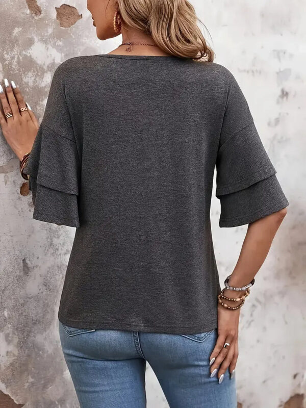 Araminta - T-shirt décontracté à col en V pour femme – Image 4