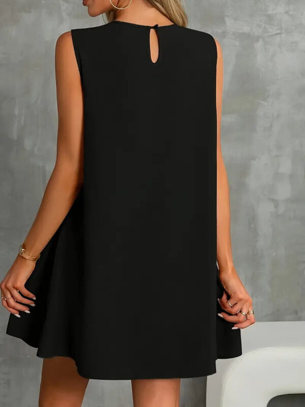 Dorsey - Robe d'été noire élégante à coupe trapèze – Image 5