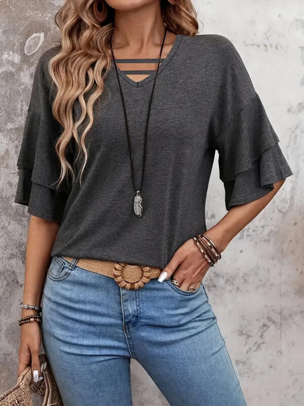 Araminta - T-shirt décontracté à col en V pour femme – Image 3