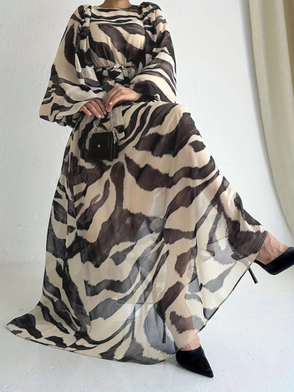 Chloe - Robe longue élégante imprimée avec ceinture – Image 3