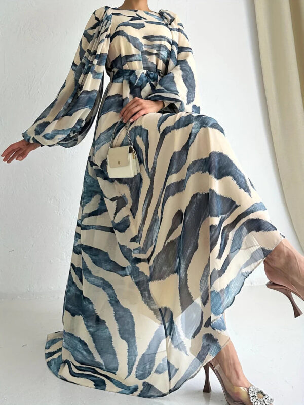 Chloe - Robe longue élégante imprimée avec ceinture – Image 2