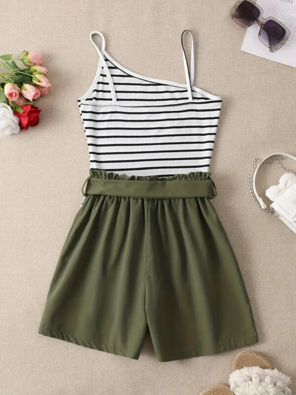 Caldonia - Top rayé à encolure asymétrique et short ceinturé – Image 2