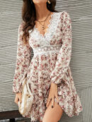 Carol - Robe à col en V avec bordure en dentelle et motif floral