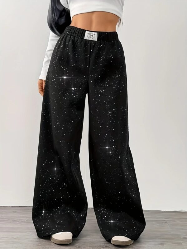 Belva - Pantalon à jambes larges avec imprimé étoiles et galaxies pour femmes – Image 2