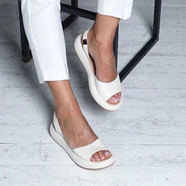 Celeste - Sandales à talons bas en forme de bouche de poisson pour femmes – Image 2