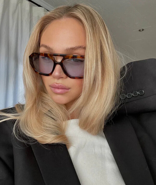 Hazel - Lunettes de soleil aviateur carrées pour femmes – Image 5