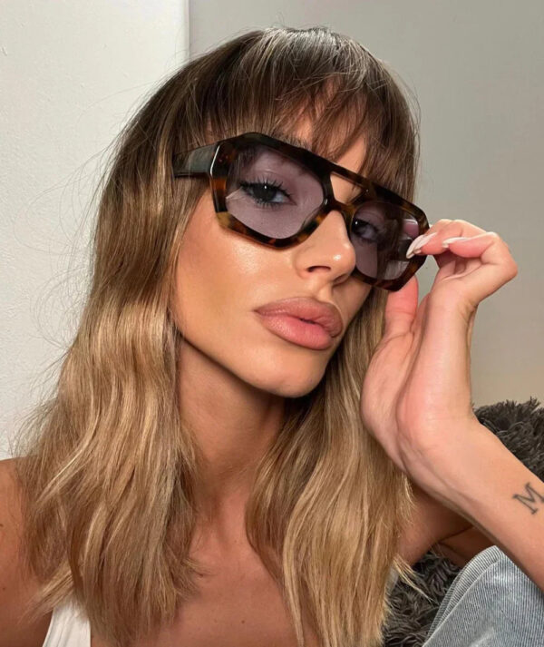 Hazel - Lunettes de soleil aviateur carrées pour femmes – Image 3