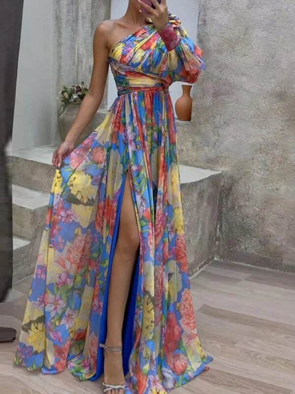 Flora - Une robe maxi mode à épaules découvertes