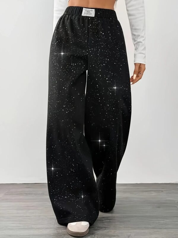 Belva - Pantalon à jambes larges avec imprimé étoiles et galaxies pour femmes – Image 5