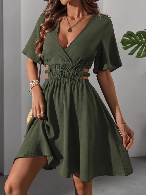 Loretta - Robe à manches papillon et découpe à la taille – Image 3