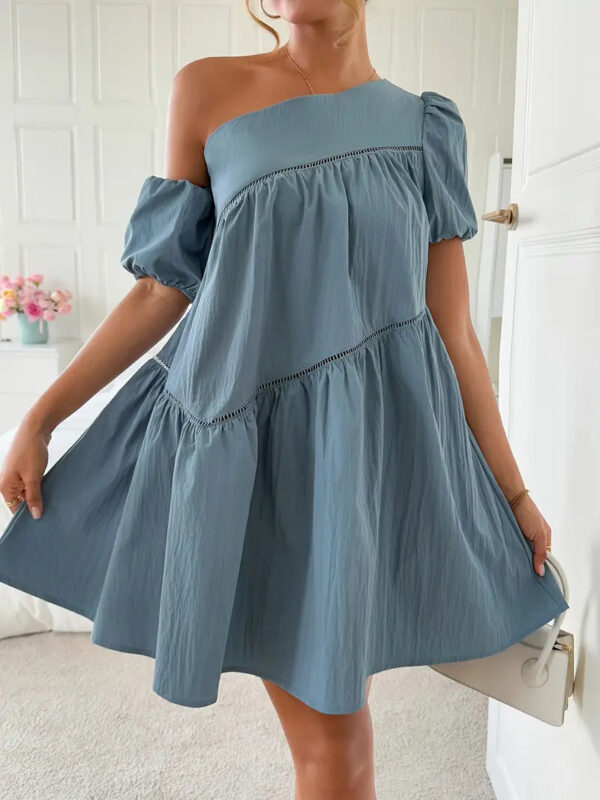 Cressida - Robe élégante asymétrique à volants et manches courtes pour femme – Image 4