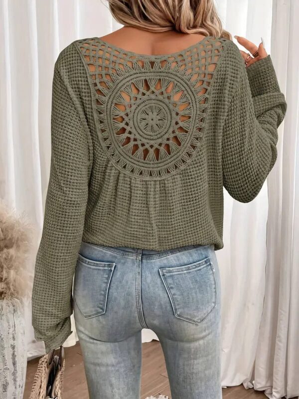 Angèle - Pull à col en V en maille gaufrée – Image 11