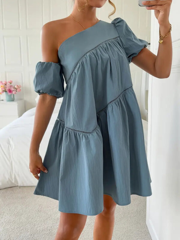 Cressida - Robe élégante asymétrique à volants et manches courtes pour femme – Image 5