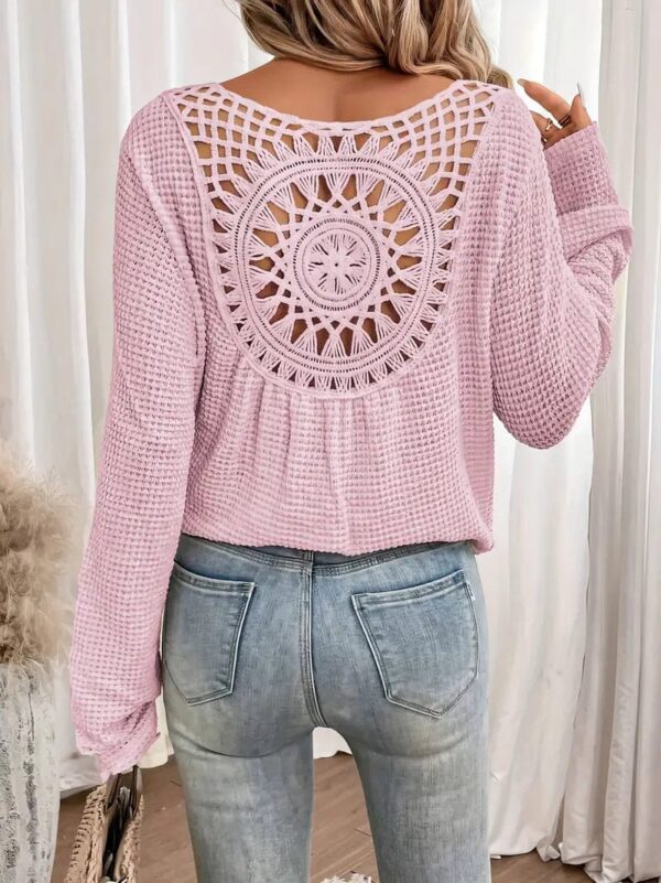 Angèle - Pull à col en V en maille gaufrée – Image 15