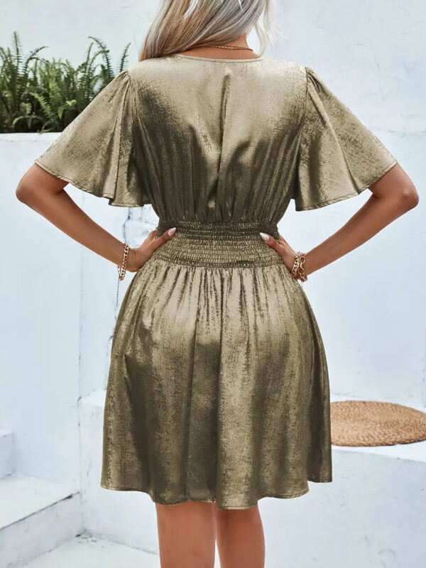 Fayruz – Minikleid avec V-Ausschnitt et Flügelärmeln – Image 21