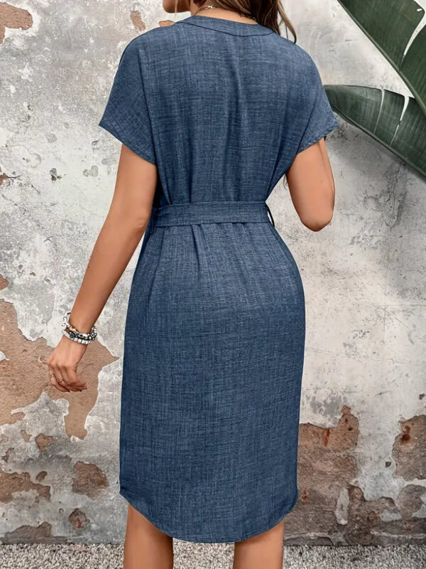 Dolores - Robe trapèze avec ceinture à la taille – Image 2