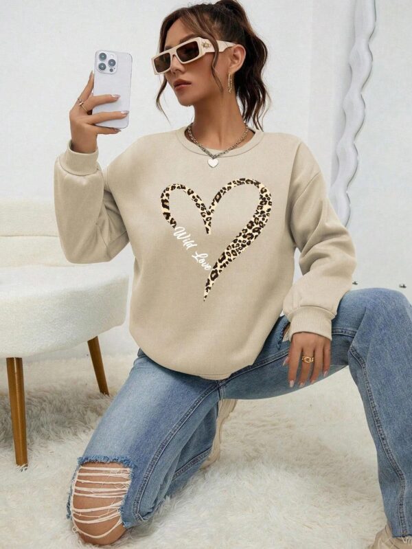 Delilah - Sweat-shirt imprimé léopard et cœur sauvage – Image 5